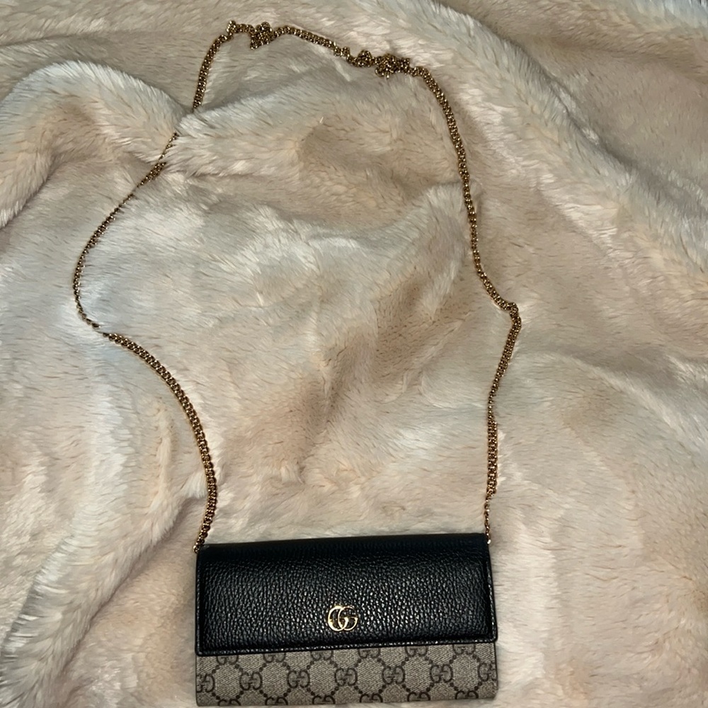 Gucci wallet on chain